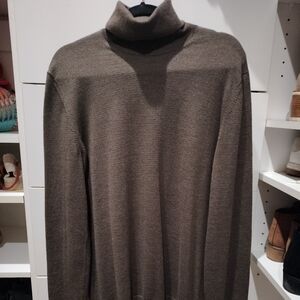 Banana Republic men's extra fine marino wool turtleneck sweater